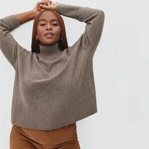 Everlane The Cashmere Square Turtleneck in Basalt.
